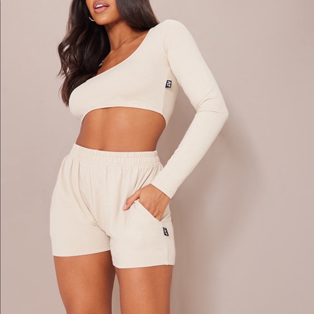 PRETTYLITTLETHING Matching Set (Shorts & Crop Top)